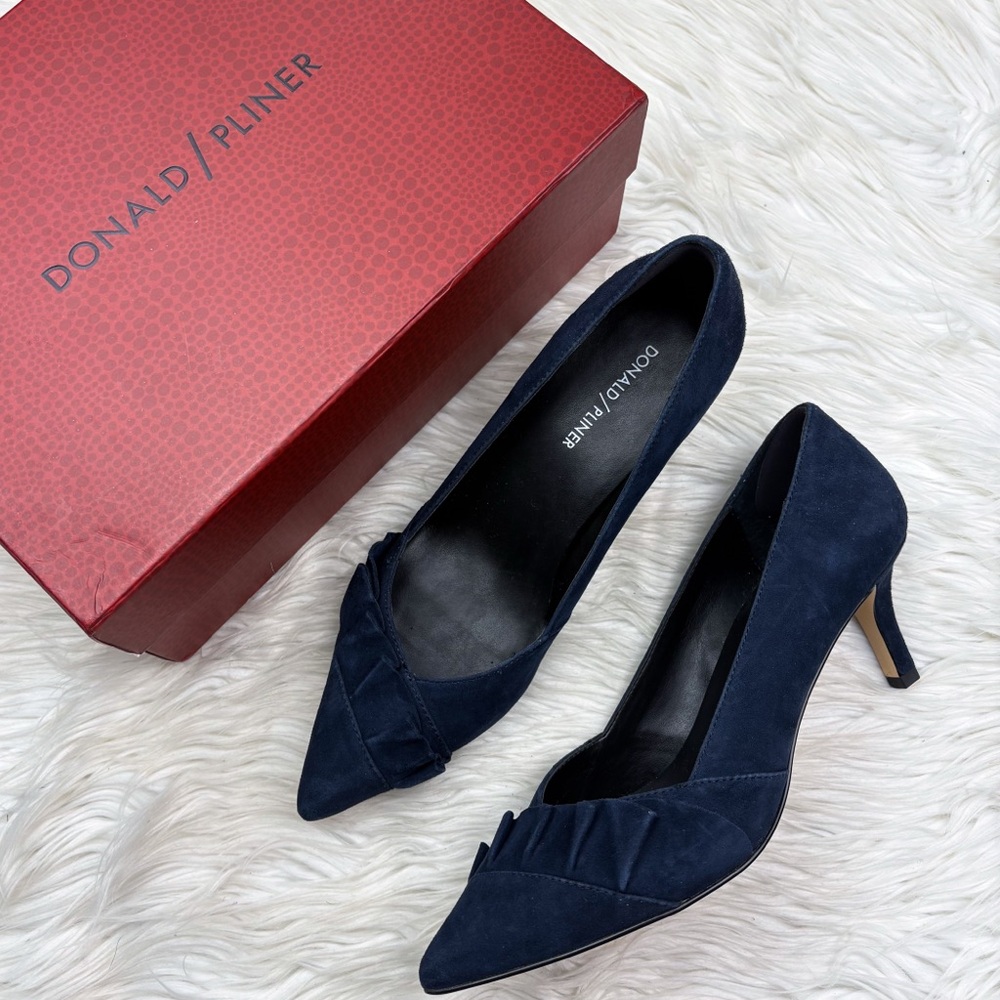 Donald Pliner Fayer Ruffle Pointed Toe Kitten Heels Navy Blue Suede Leather NEW